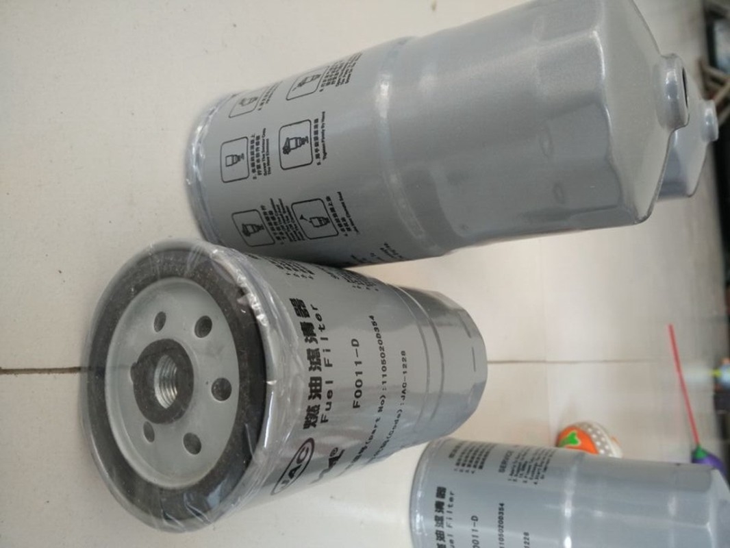 Sinotruk Diesel Fuel Filter Elements 1105020D354 F0011-D DK4A-1105020C