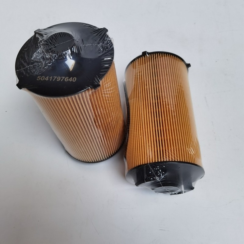 Lubricating Excavator Oil Filter 5041797640 504272431 For SAIC Iveco