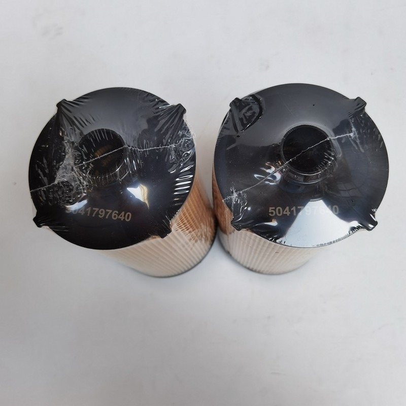 Lubricating Excavator Oil Filter 5041797640 504272431 For SAIC Iveco