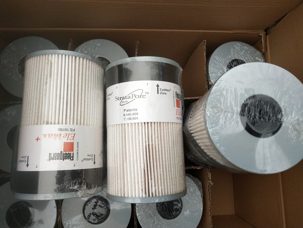 Glass Fiber Fleetguard Diesel Filter , Separator Filter Element FS19765
