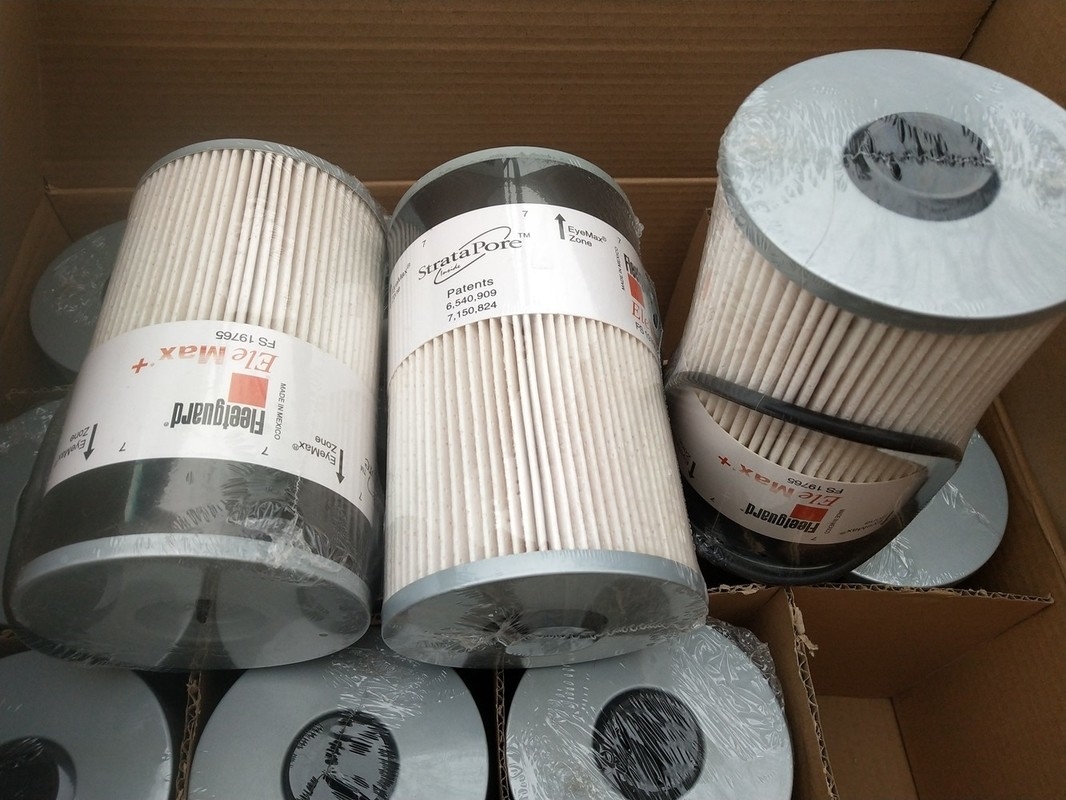 Glass Fiber Fleetguard Diesel Filter , Separator Filter Element FS19765